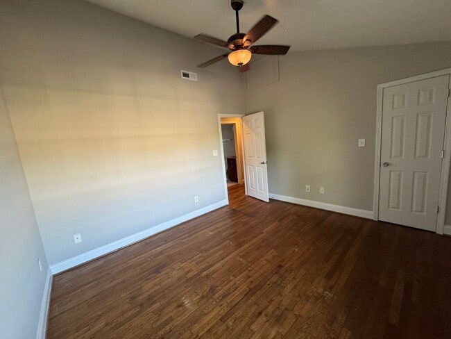 Building Photo - 422 State St