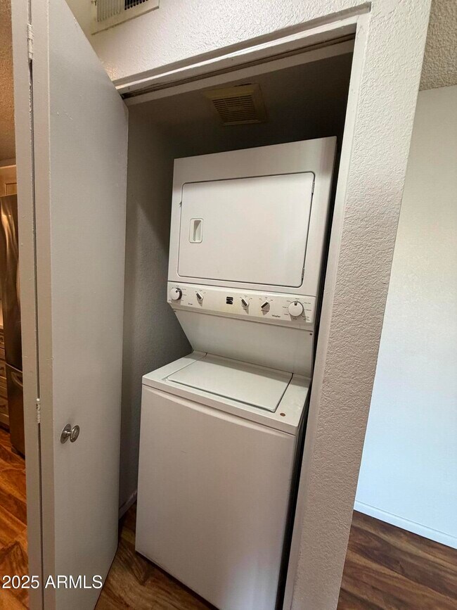 Building Photo - 6550 N 47th Ave