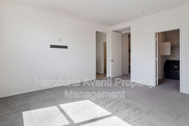 Building Photo - 1520 Santa Carolina Rd