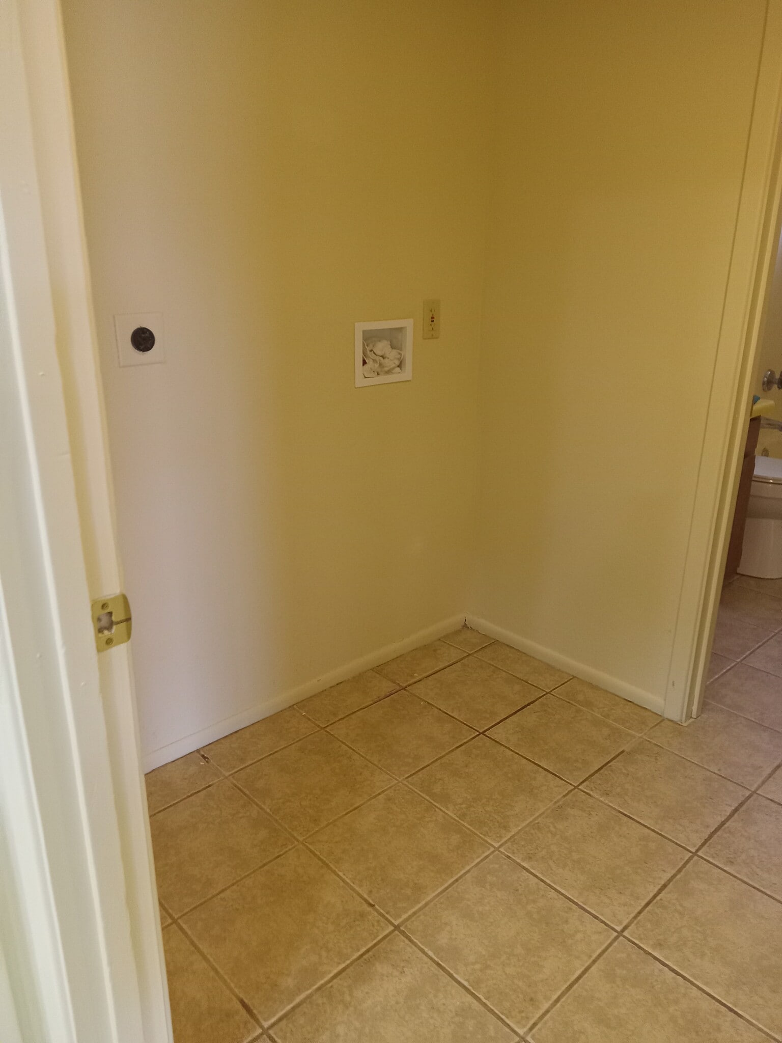 Building Photo - 9819 E La Palma Ave