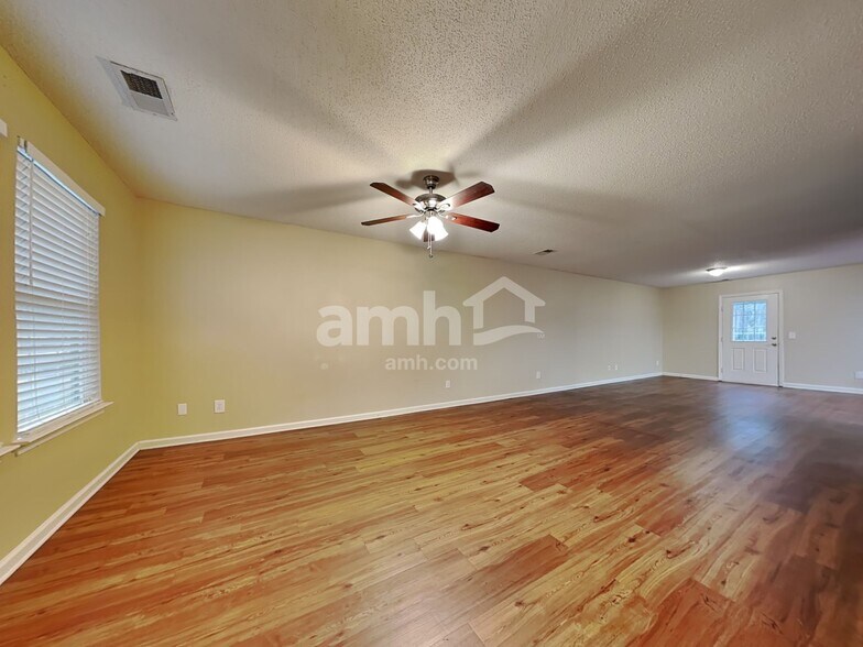 Building Photo - 13 Holly Springs Cir