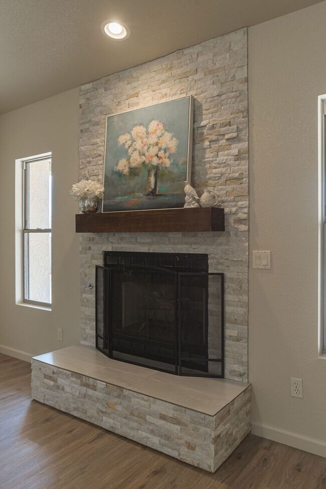 Building Photo - Elegant, Exclusive & Exquisite in this dre...