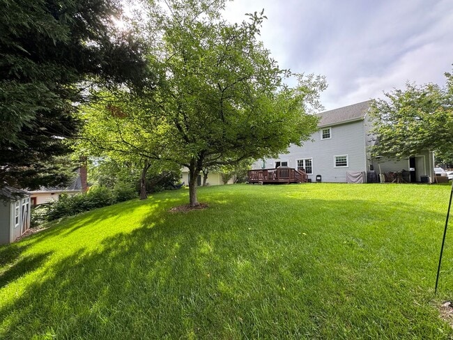 Building Photo - Gorgeous 5 Bed 3.5 Bath Single Family Home...