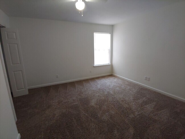 Building Photo - 227 Dixie Dr