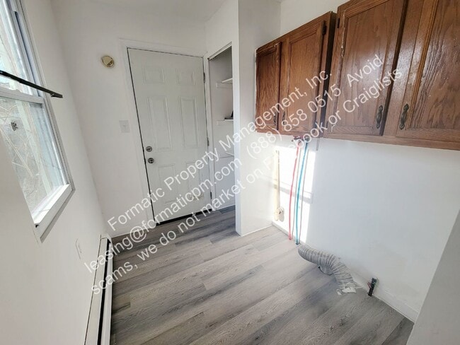 Building Photo - 173 Almond Ln