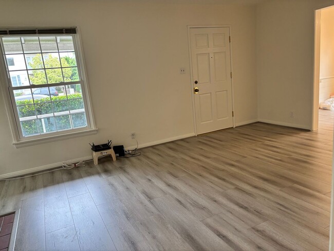 Building Photo - Charming Sherman Oaks Home!