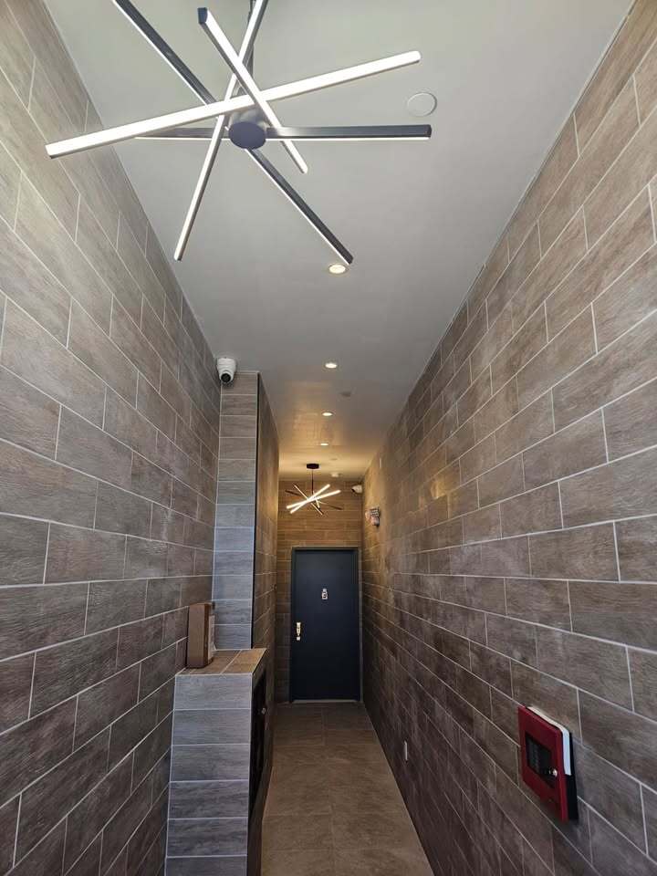 Building Photo - 595 3rd Ave
