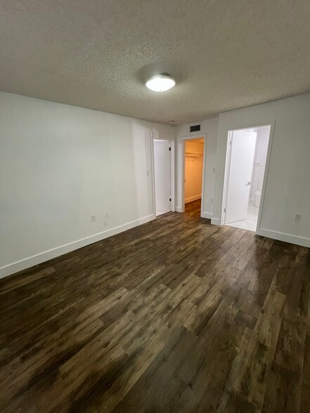 Building Photo - 10500 SW 155th Ct