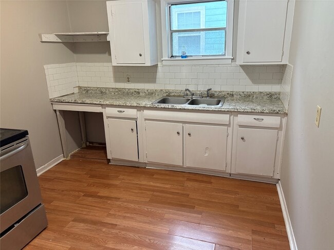 Building Photo - 1215 8th St