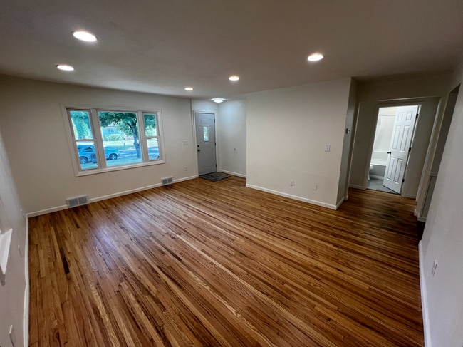 Building Photo - 1105M