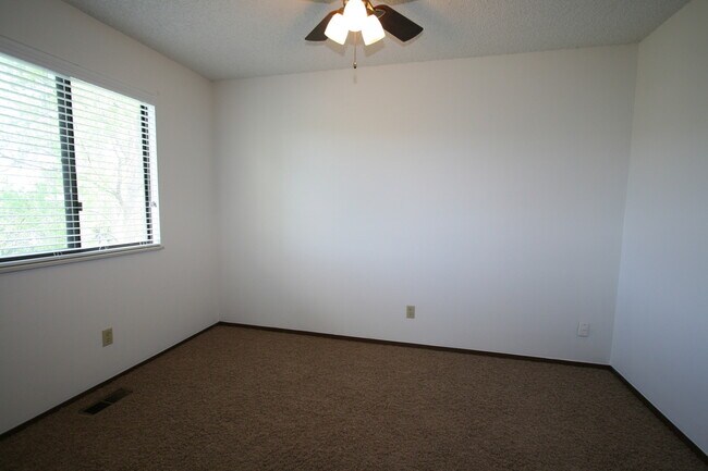 Building Photo - Wonderful 3 bedroom home close to Palmer P...