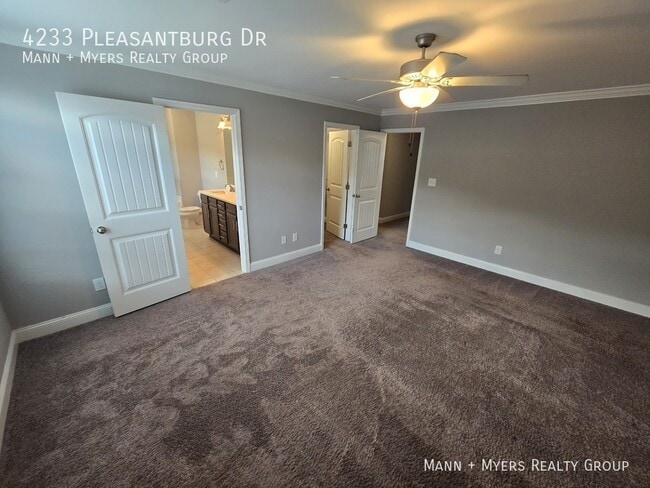 Building Photo - 4233 Pleasantburg Dr