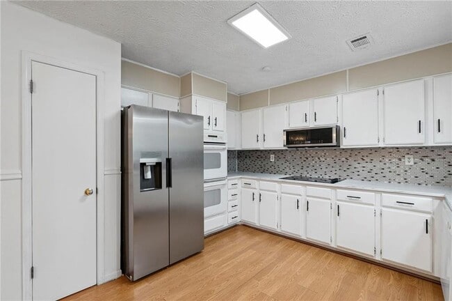 Building Photo - 472 Camden Cir