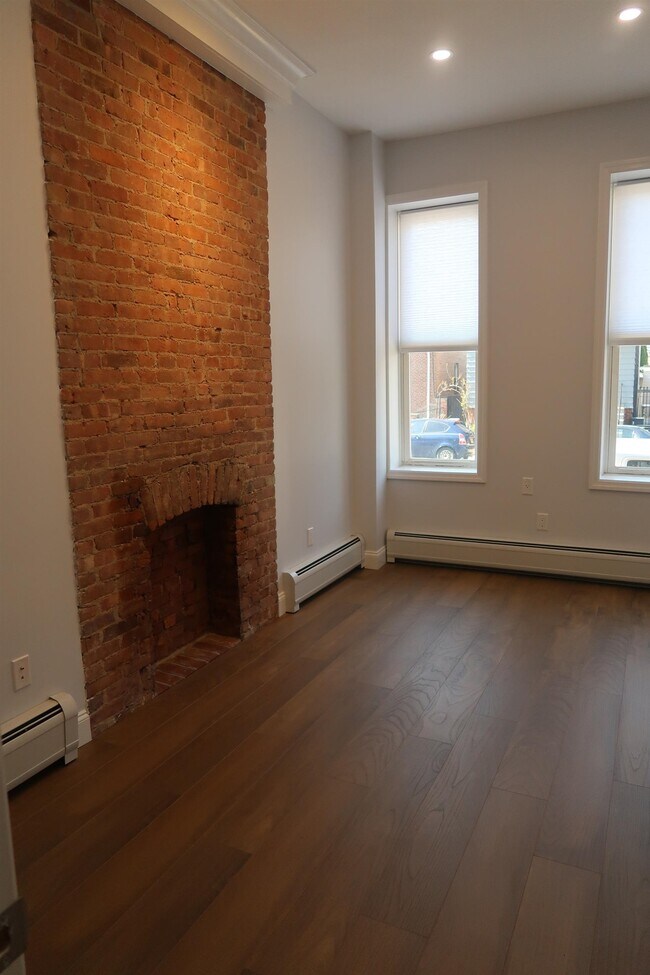 Building Photo - 42 Beacon Ave