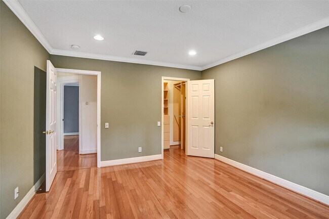 Building Photo - 10442 NW 60th Pl