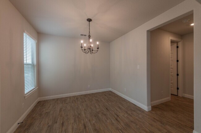 Building Photo - Fenced yard and two car garage!