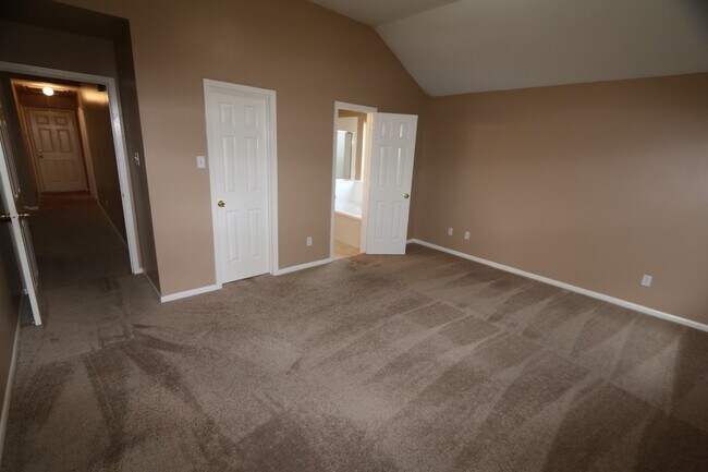 Building Photo - 5911 S Brenwood Dr
