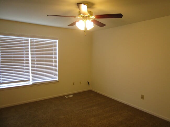 Building Photo - 2412 Calder Ct