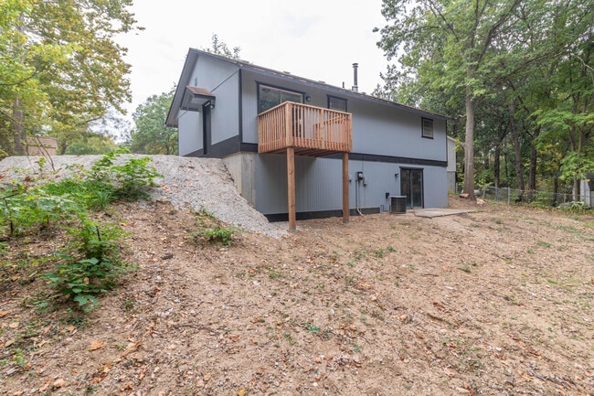 Building Photo - 5714 N Maple Ct