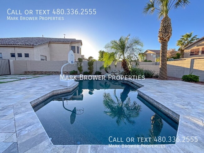 Building Photo - 380 W. Roadrunner Dr.