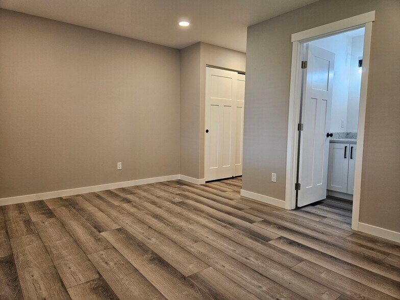 Building Photo - 2214 Claremont Ct