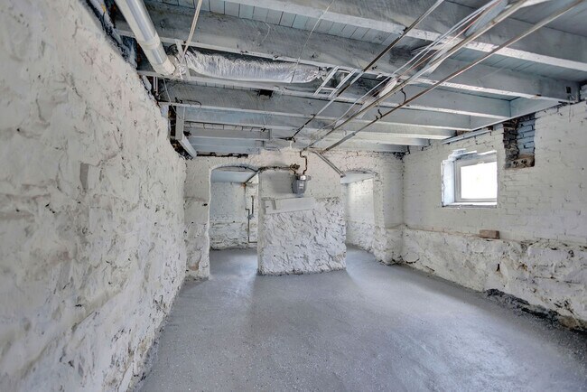 Building Photo - 1600 Appleton St