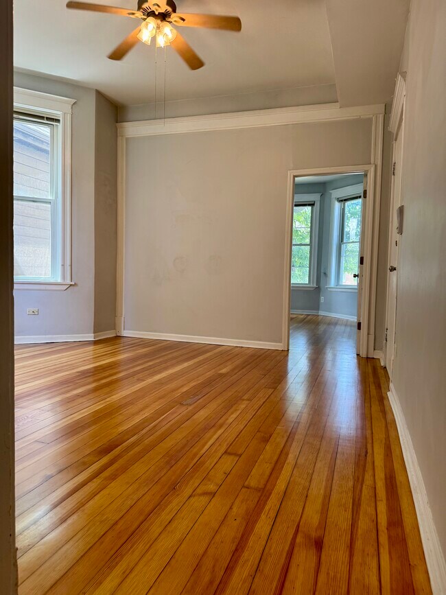 2nd floor - 1833 N Sawyer Ave