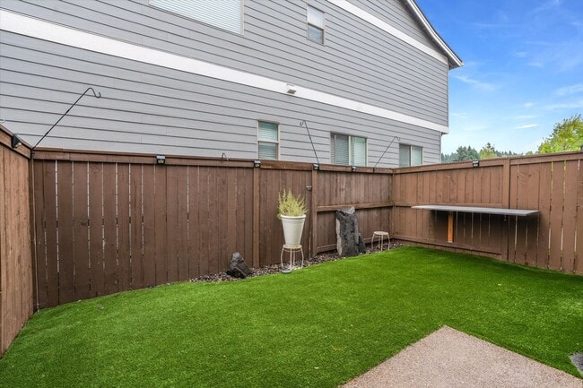 Building Photo - Beautiful 3 Bed, 2.5 Bath Rental Home in H...