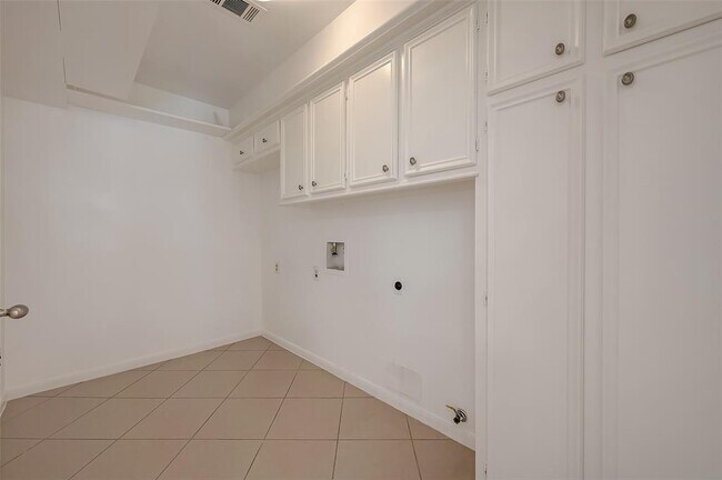 Building Photo - 20206 Cadogan Ct