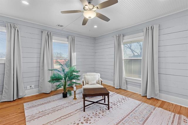 Building Photo - 915 N Center St