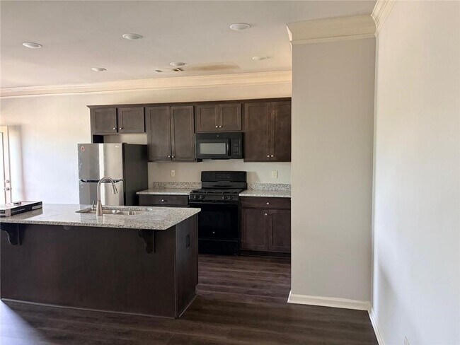 Building Photo - 290 Turtle Creek Dr
