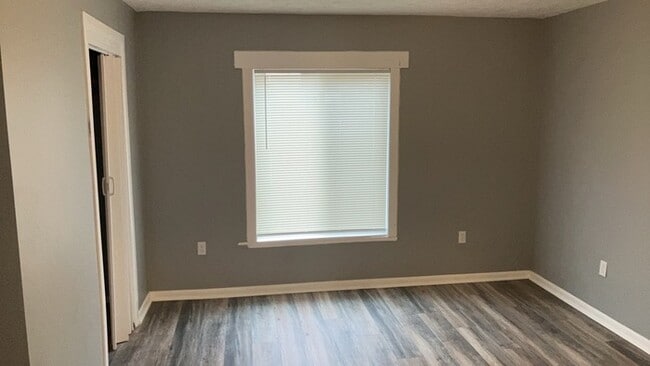 Building Photo - 105 S Irwin St