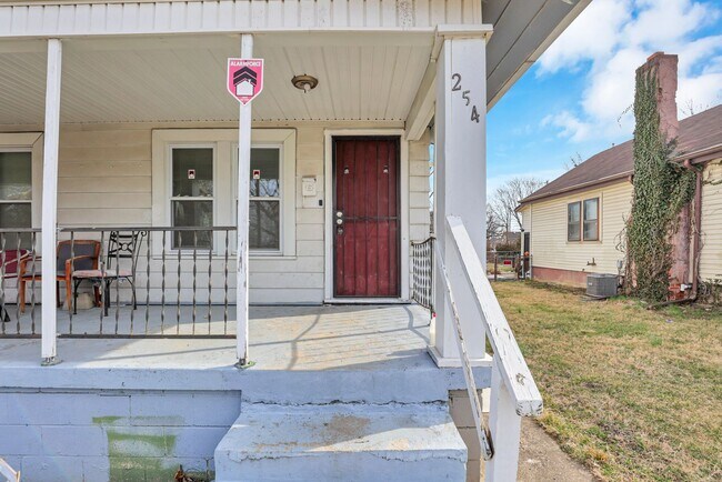 Building Photo - 252-254 S Wayne Ave