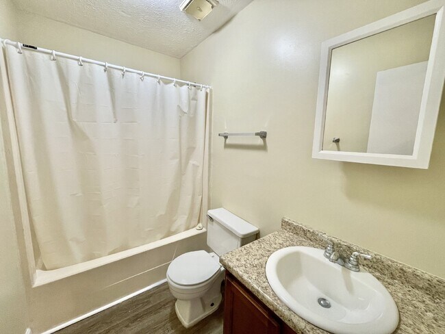 Building Photo - 2 bedroom, 1.5 bathroom townhome in Creeks Edge. Accepts Section 8.