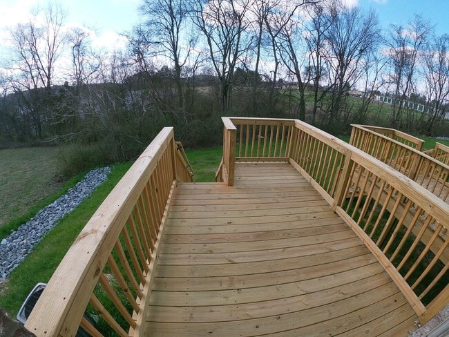 Building Photo - FOR LEASE - 3 Bed, 2.5 Baths, 1300sqft (Ha...