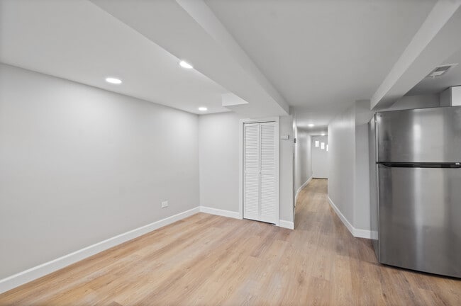 Building Photo - 3751 N Clifton Ave