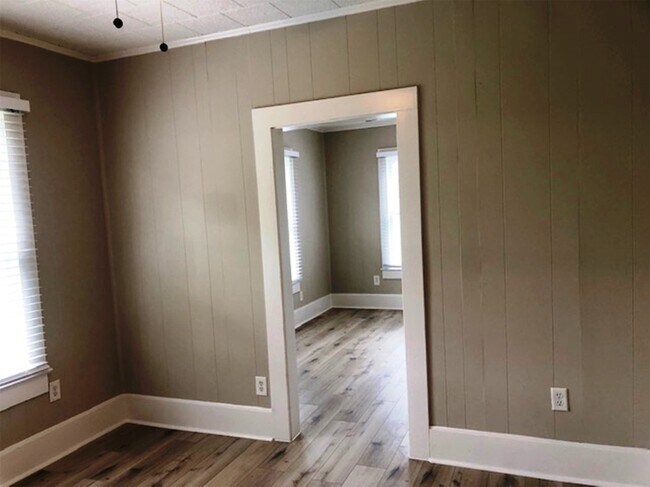 Building Photo - 3022 School St