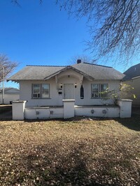 Building Photo - 2-Bedroom, 1-Bathroom Apartment in Convert...