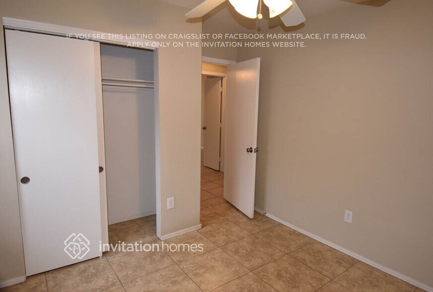 Building Photo - 907 E Morelos St