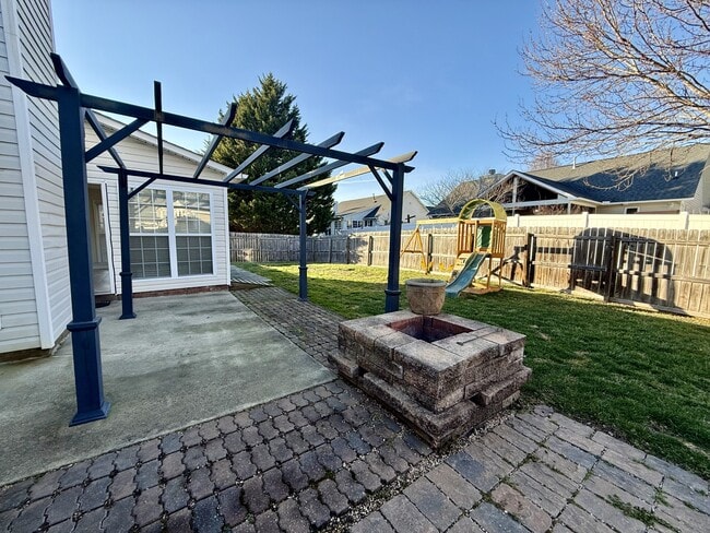 Building Photo - 254 Meadow Pathway Dr