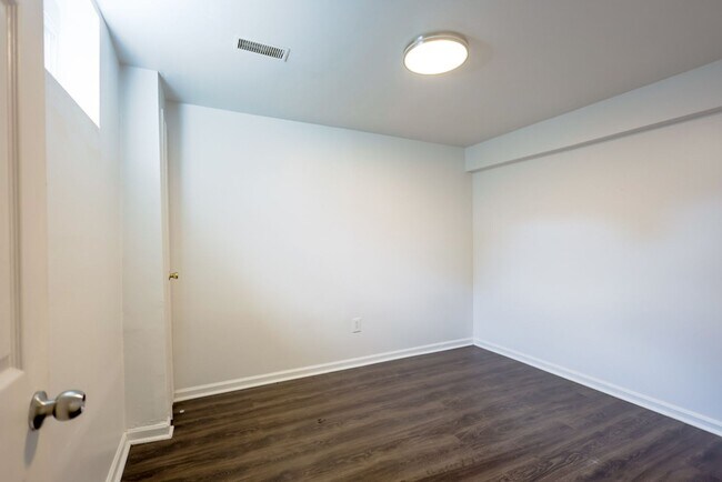 Building Photo - Amazing 3 BR/1.5 BA Townhome in Landover!