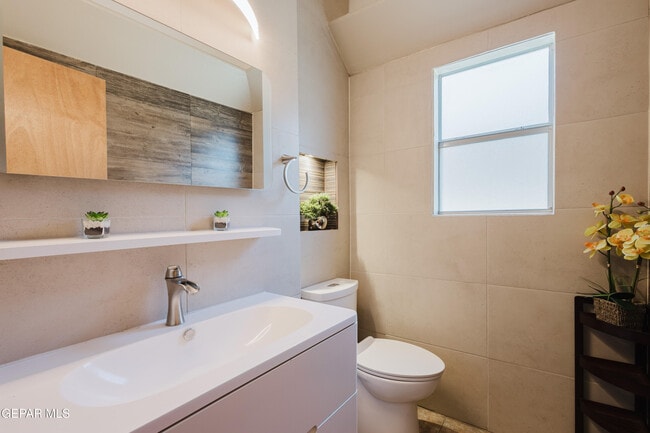 Building Photo - 3733 Tierra Campa Dr