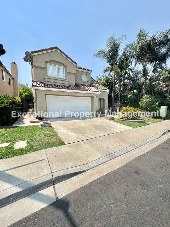 Building Photo - Great 4 bed 3 bath home in Fontana