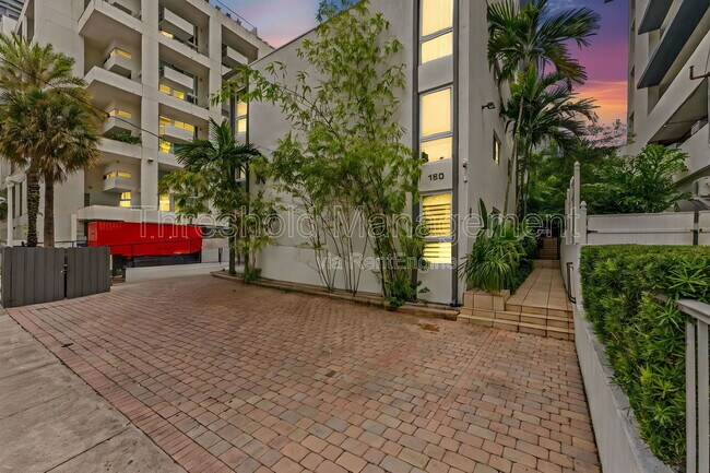 Building Photo - 150 SW 10th St