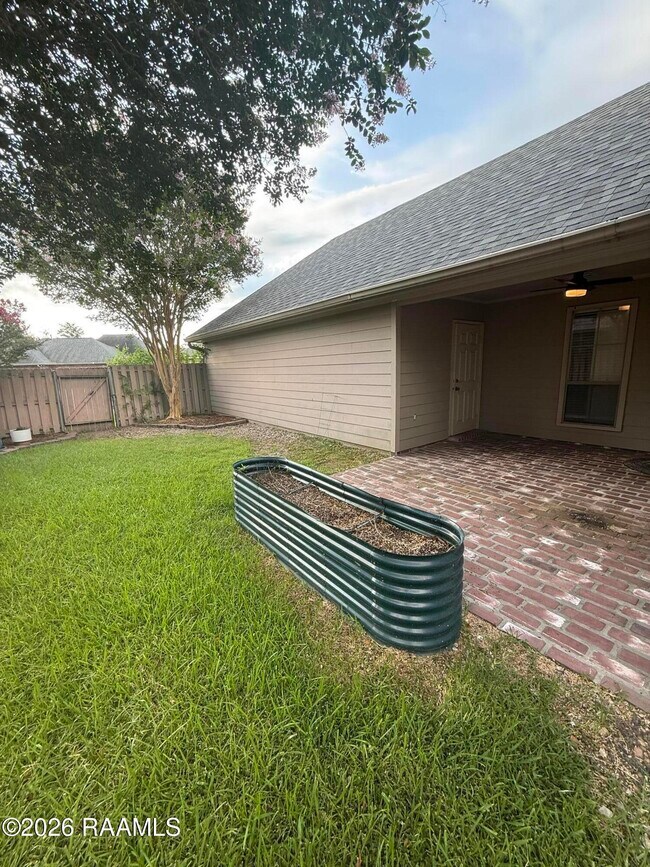 Building Photo - 1007 Southlake Cir