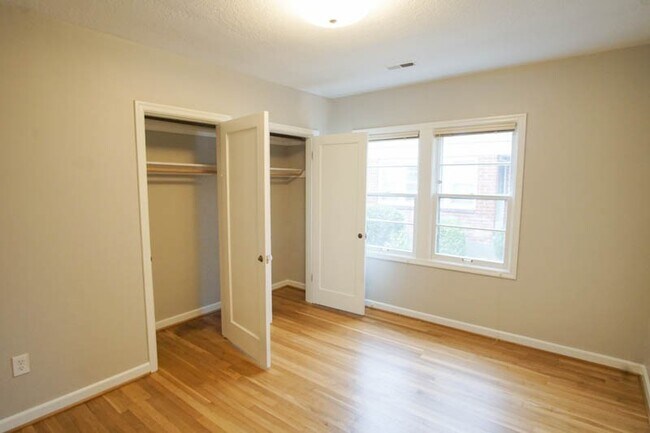 Building Photo - Charming 1-bedroom Courtyard Apartment in Ideal Location!