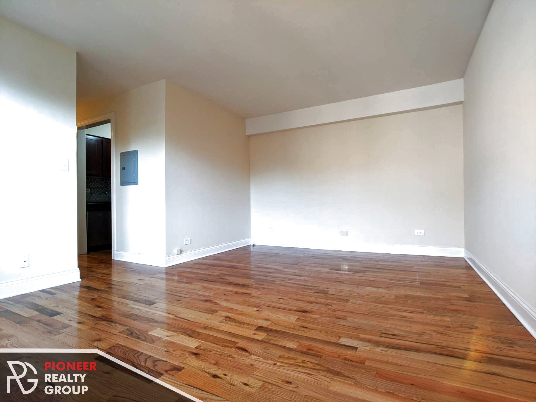 Building Photo - 557 W Arlington Pl