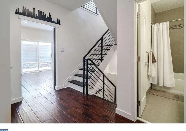 Building Photo - Stunning Modern Townhome in the Heart of Northern Liberties