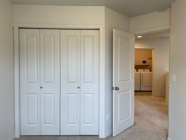 Building Photo - Spacious Vancouver Home in Cul-De-Sac With A Loft & Premium Deck!