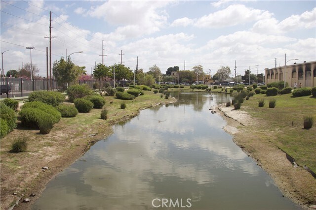 Building Photo - 372 E 55th St